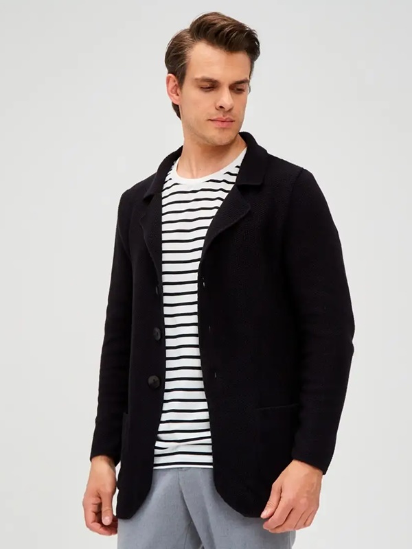 Однотонный черный свитер-кардиган на пуговицах