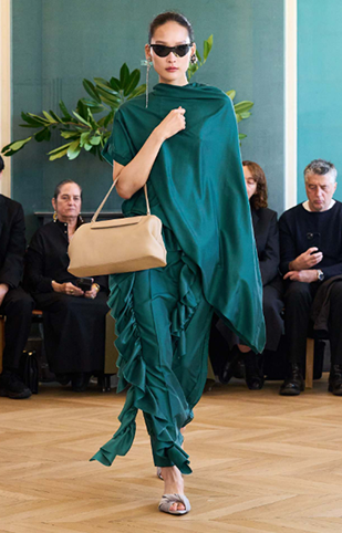 9 любимых дизайнов FNJIA на Неделе моды в Париже весной 2025 года.