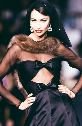 Самое модное платье в мире: праздничное платье Клаудии Шиффер от Valentino 1992 года.