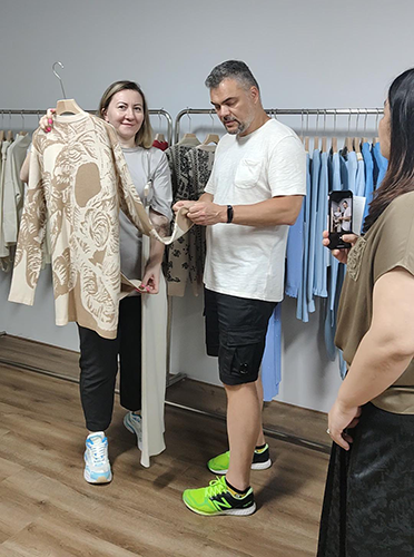 Сотрудничество с клиентами в действии: обсуждаем заказы на 2025 год и креативные решения