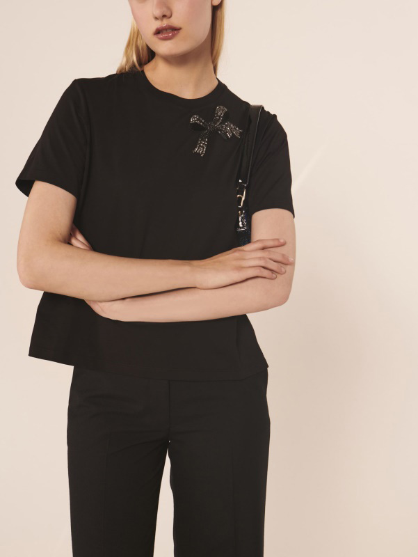 Однотонная женская футболка с аппликацией в виде бриллиантового банта