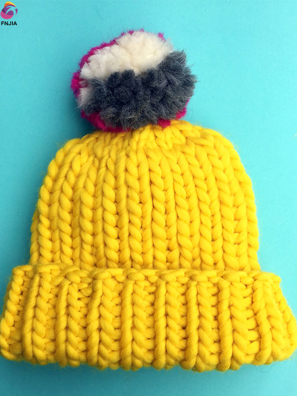 Персонализированная вязаная шапочка