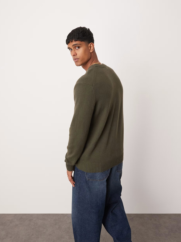 Темно-зеленый пуловер, вязаный свитер