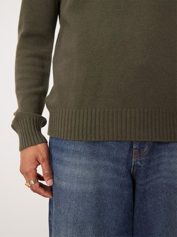 Темно-зеленый пуловер, вязаный свитер