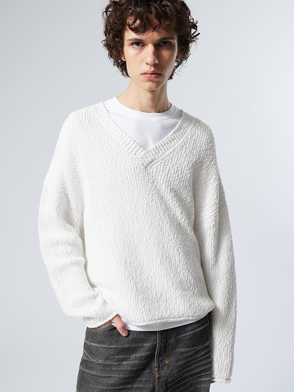 Изготовленный на заказ мужской свитер FNJIA с V-образным вырезом