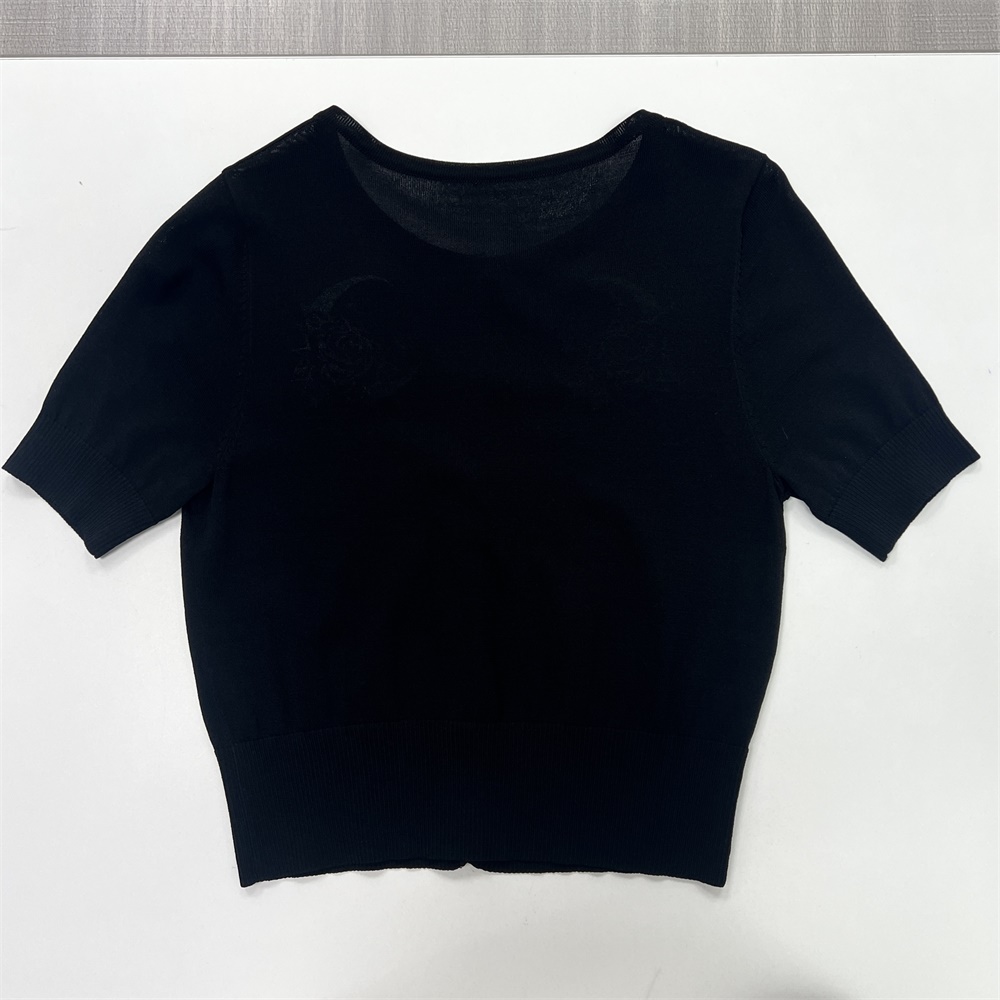 Вязаный кардиган на заказ: Вышивка в виде Луны и розы, Короткий рукав, застежка на пуговицы