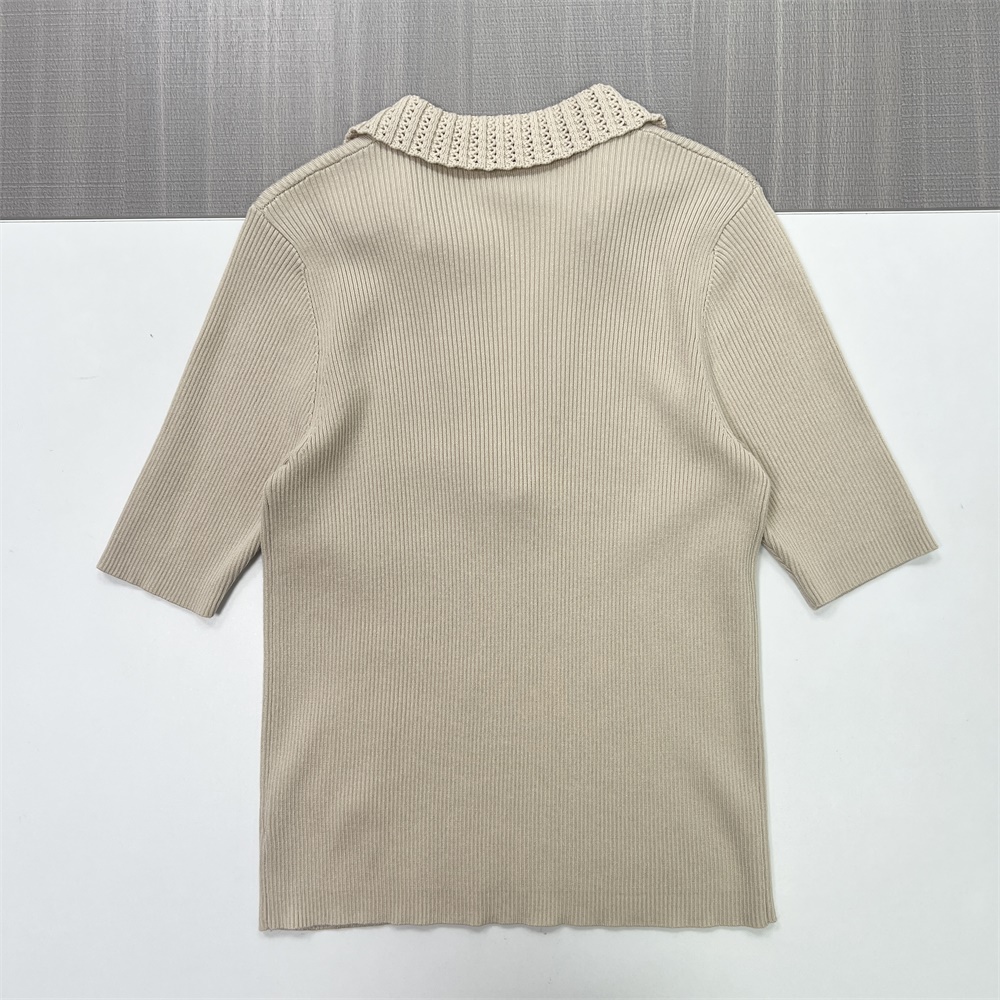 Футболка-поло из трикотажа на заказ: Текстурированный воротник, V-образный вырез, приталенный крой в рубчик