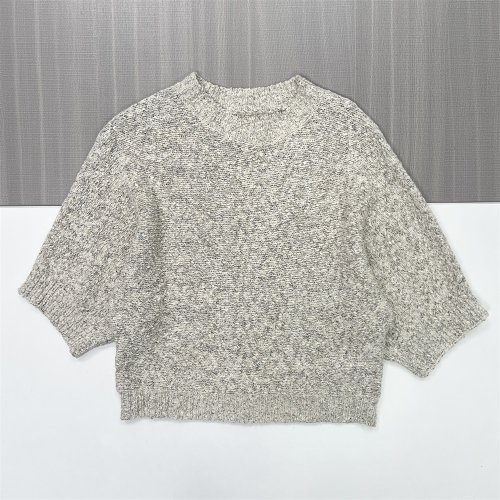 Футболка из мраморного трикотажа: Рукав 3/4, приталенный крой, круглый вырез горловины