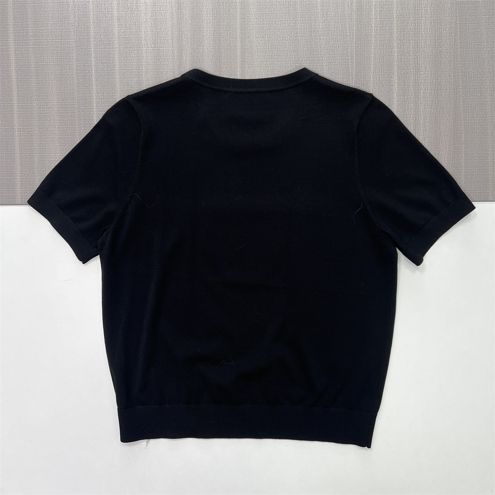 Трикотажная футболка с рисунком розы на заказ: Круглый вырез, короткий рукав, оригинальный дизайн