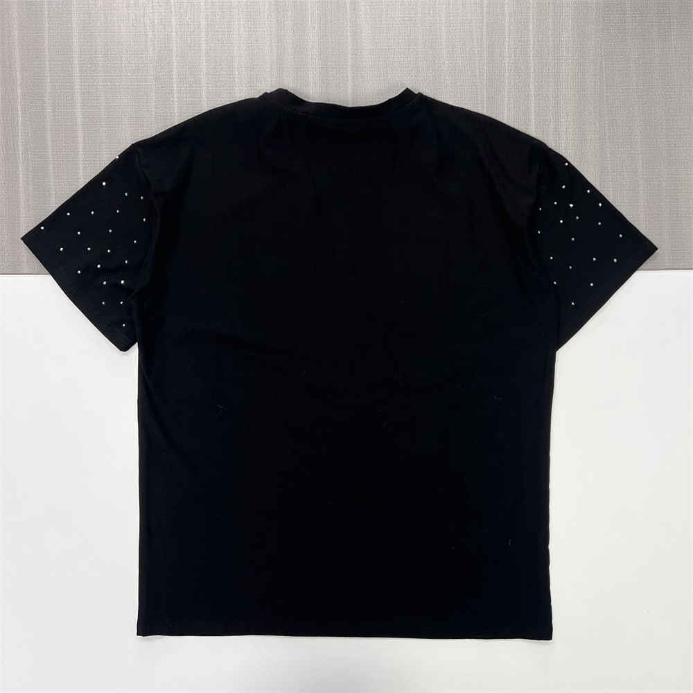 Настраиваемая трикотажная футболка с заклепками и графическим принтом: Круглый вырез, короткий рукав, острый дизайн