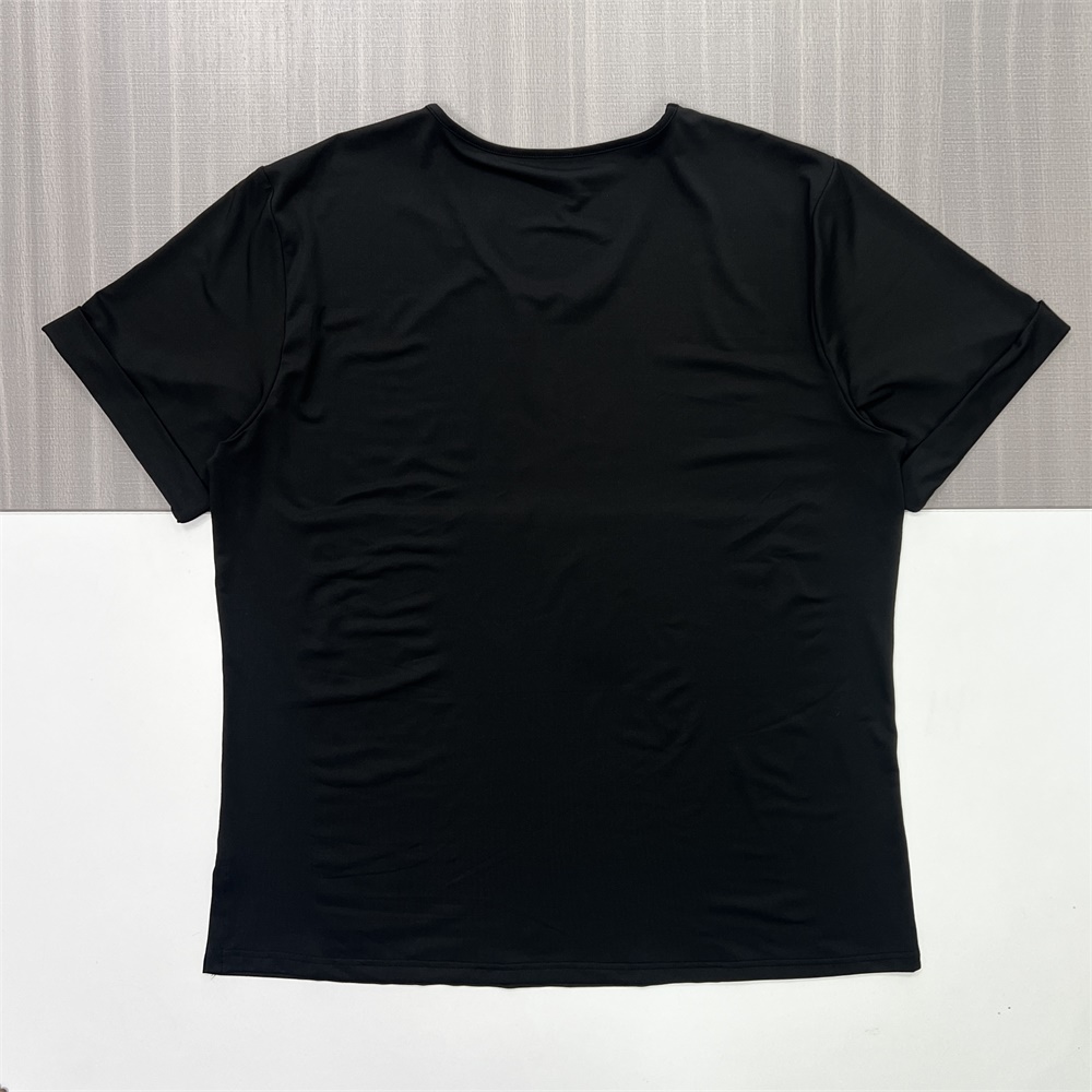 Футболка с индивидуальным рисунком: V-образный вырез, короткий рукав, оригинальный дизайн