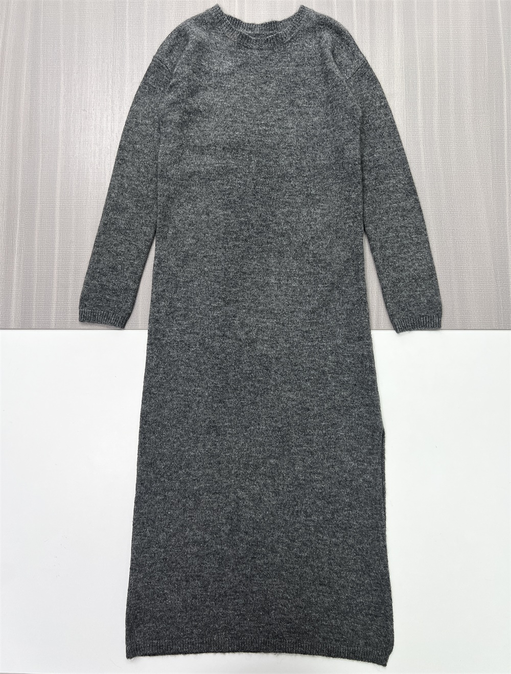 Женское серое трикотажное платье миди на заказ: круглый вырез, свободный крой, универсальный повседневный дизайн