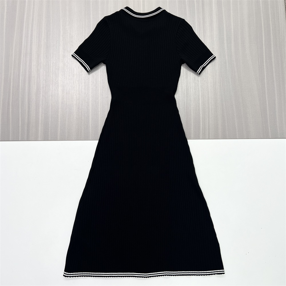 Женское черное платье миди в рубчик: Воротник-поло, жемчужные пуговицы, повседневный дизайн в морском стиле
