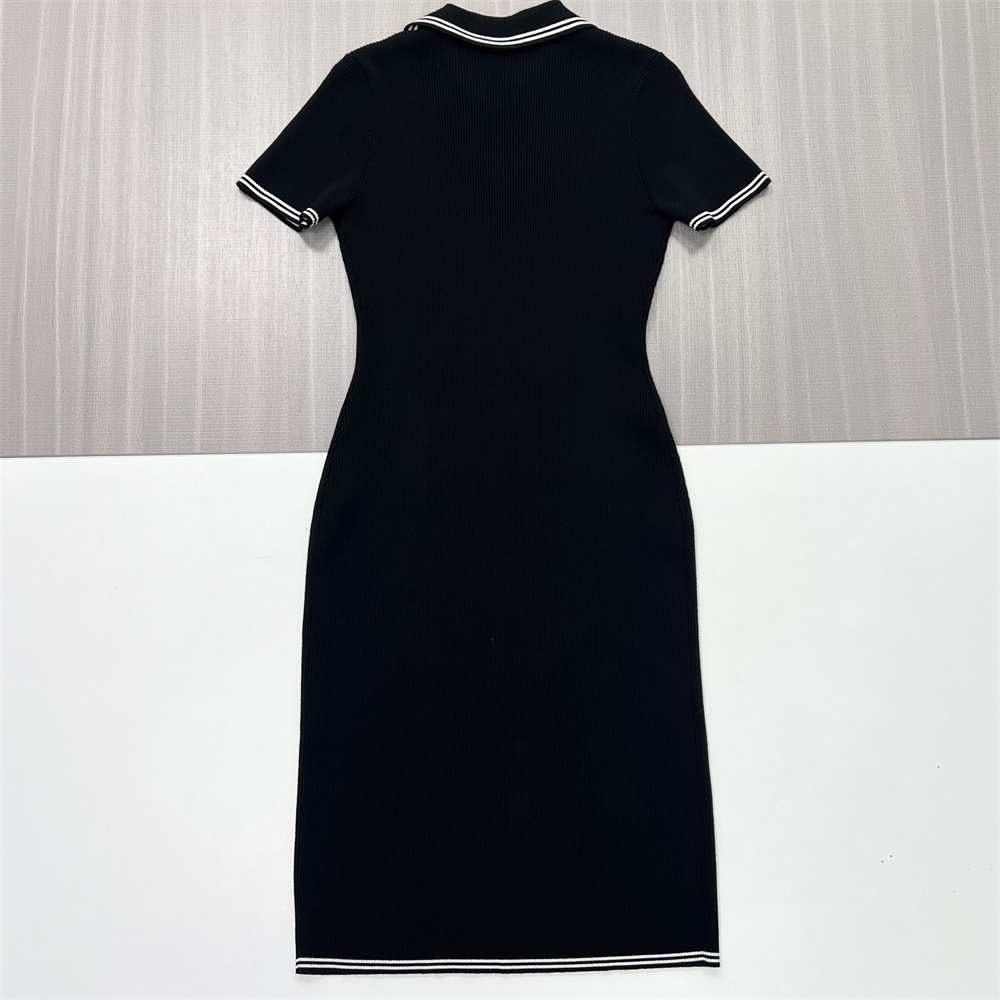 Женское черное платье-поло миди в рубчик, приталенное, повседневного кроя с морской отделкой