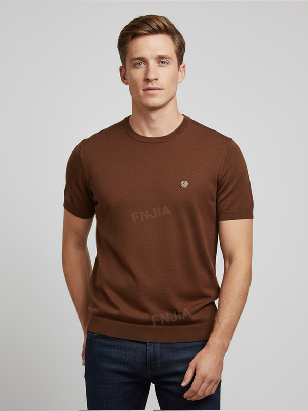 Мужской коричневый трикотажный топ с коротким рукавом: Эмблема, мягкая текстура, Повседневный дизайн