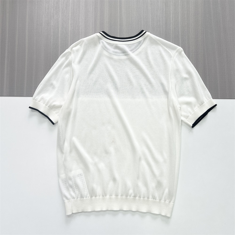 Мужской белый трикотажный топ с коротким рукавом: Черная контрастная отделка, мягкая текстура, Повседневный дизайн