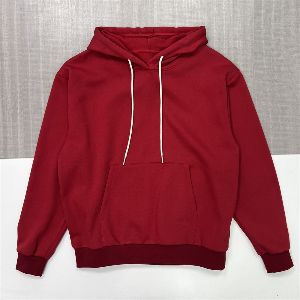Мужская бордовая толстовка с капюшоном: Контрастные завязки, карман-кенгуру, Повседневная одежда