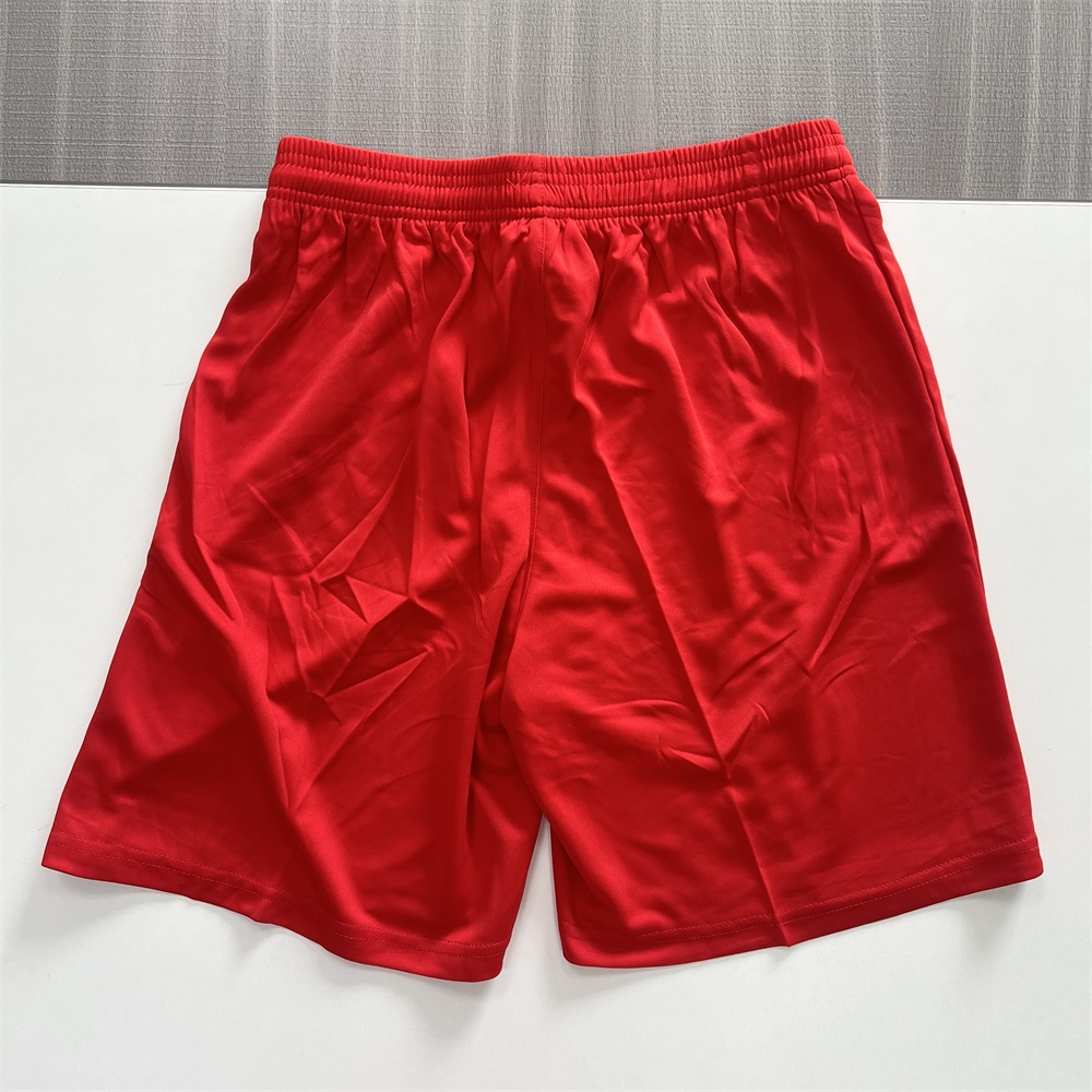 Комплект мужской красной спортивной формы: Майка + шорты с рисунком в полоску