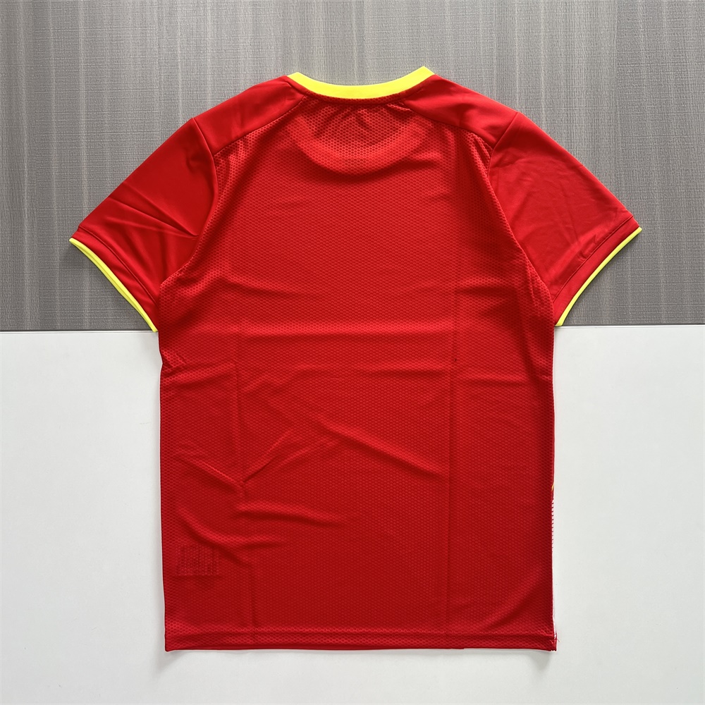 Комплект мужской красной спортивной формы: Майка + шорты с рисунком в полоску