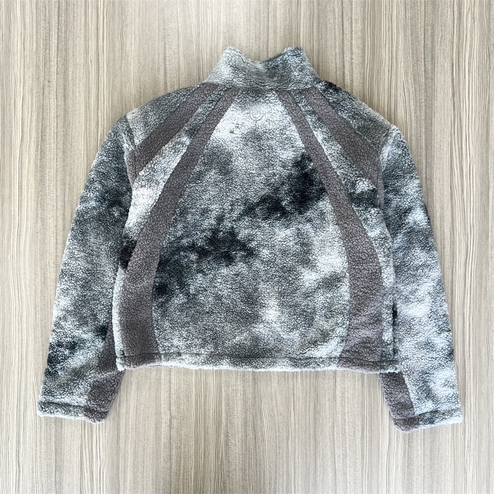 Женская куртка Tie-Dye Sherpa Jacket: Застежка на молнию, контрастные вставки, Повседневная верхняя одежда