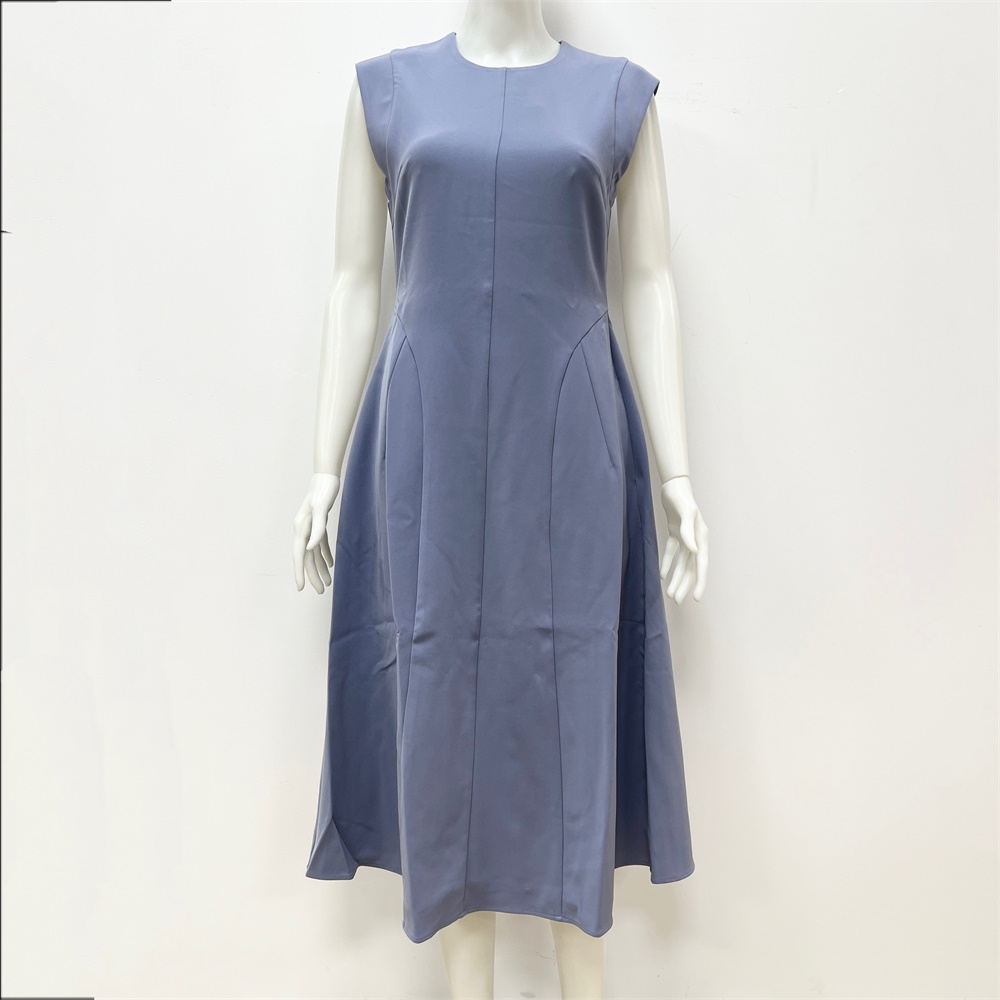 Женское пыльно-голубое платье миди без рукавов расклешенного А-силуэта