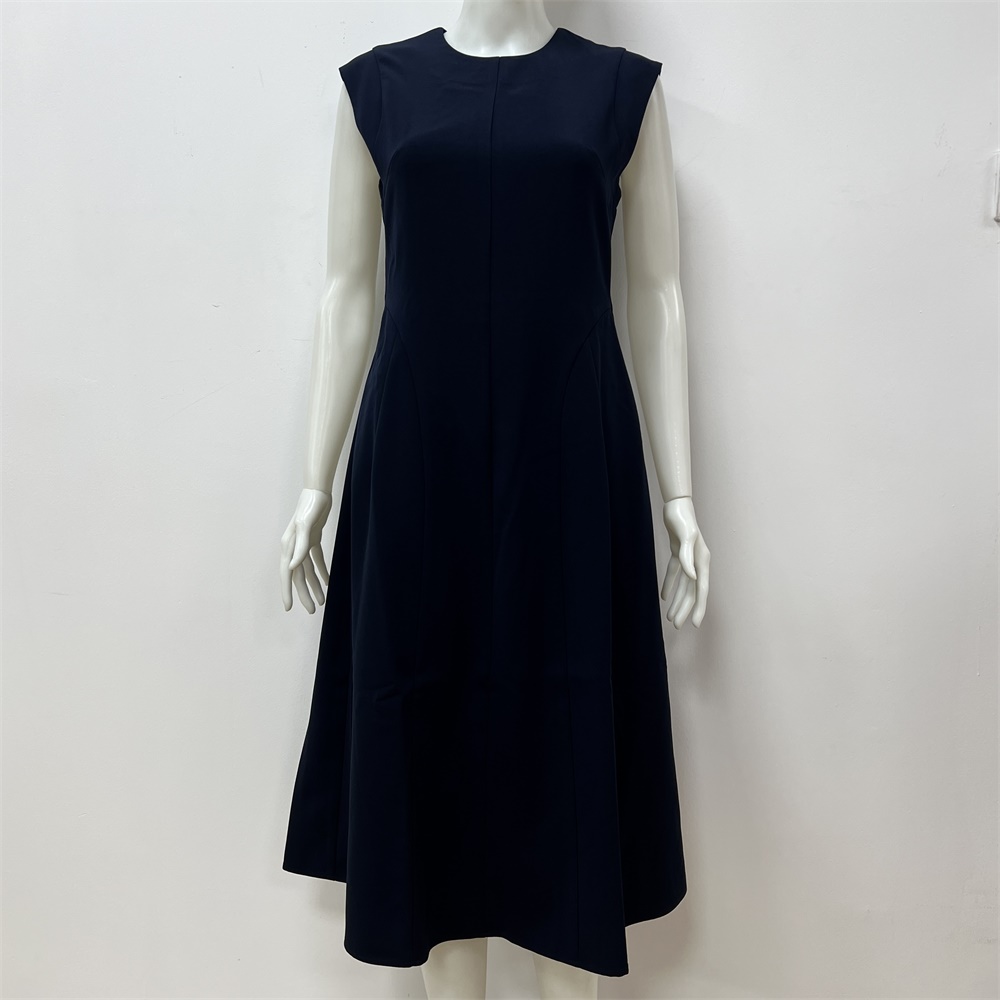 Женское темно-синее платье миди без рукавов расклешенного А-силуэта