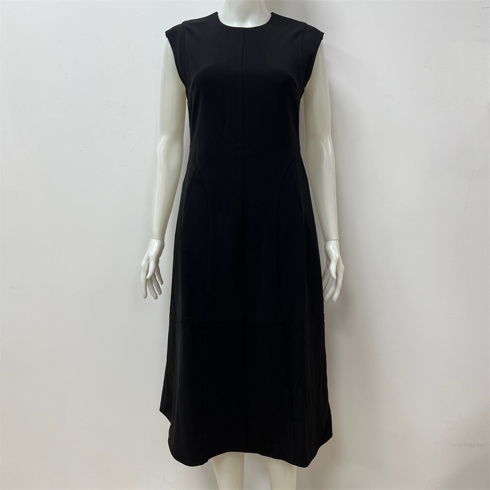 Женское черное платье миди без рукавов расклешенного А-силуэта