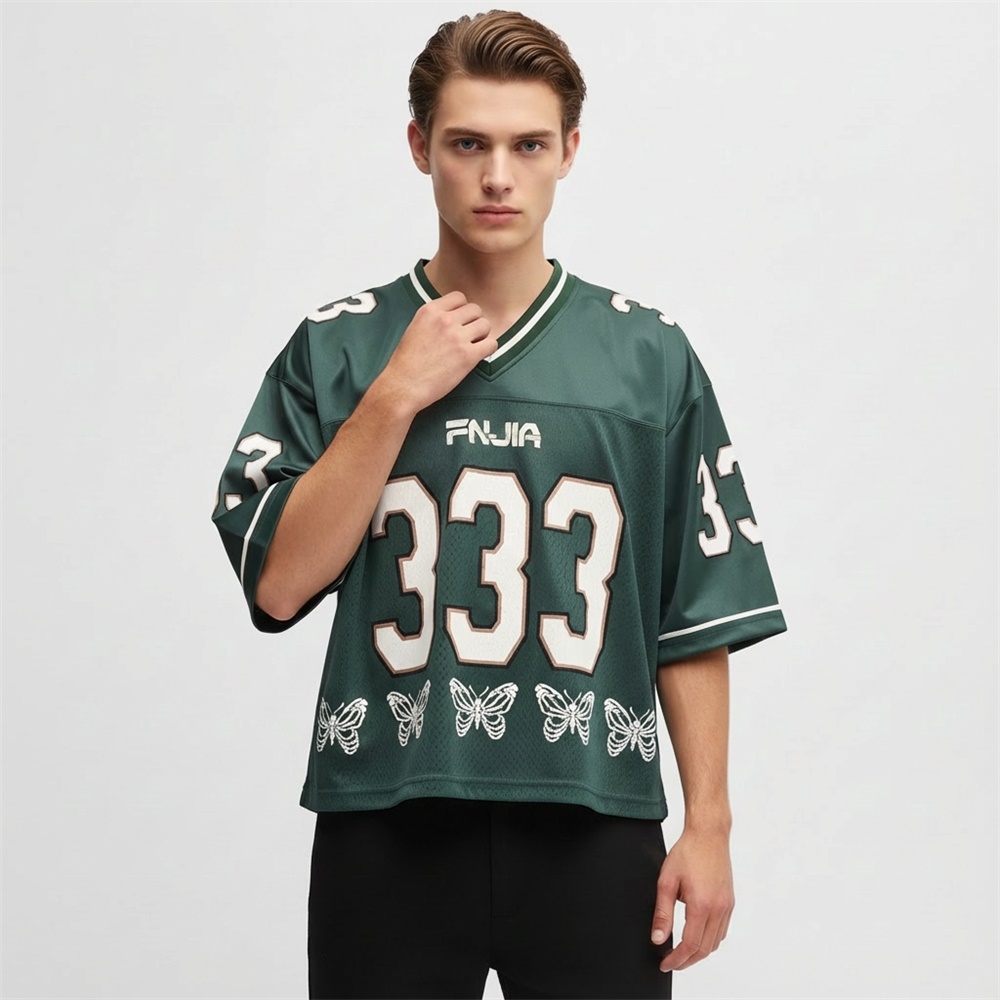 Зеленая спортивная майка: номер 333 и принт в виде бабочки, оверсайз