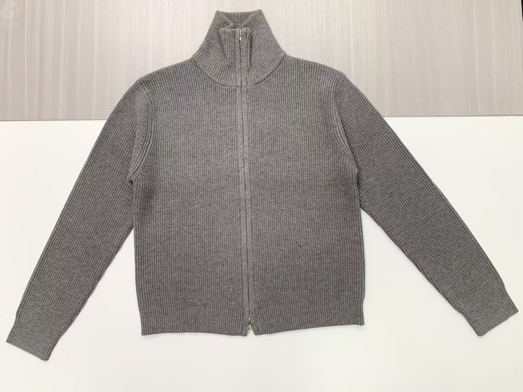 Женский серый кардиган-водолазка в рубчик на молнии с высоким воротом - FNJIA Custom Apparel Service-FNJ250090