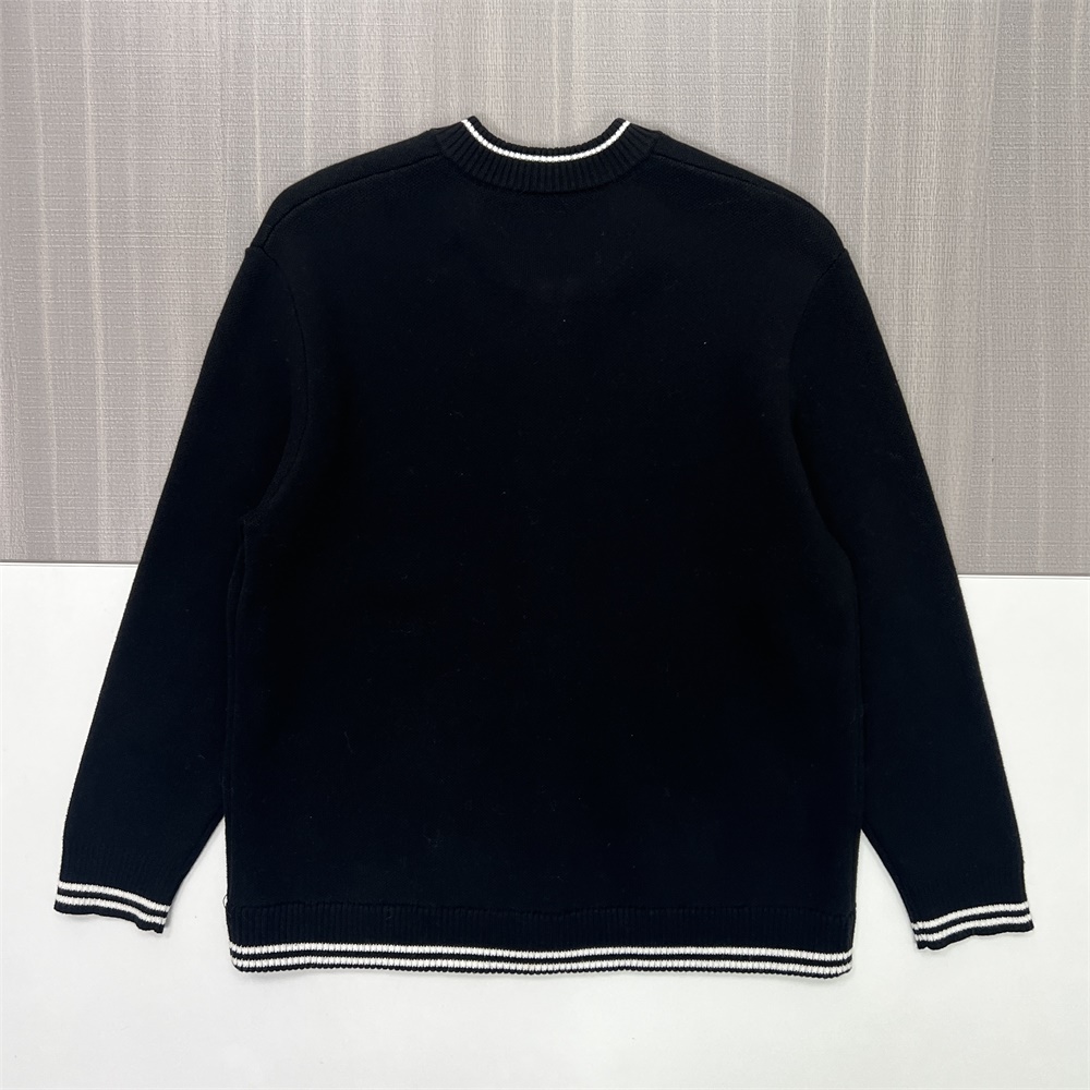 Мужская черная трикотажная куртка-бомбер с нестандартной отделкой в полоску