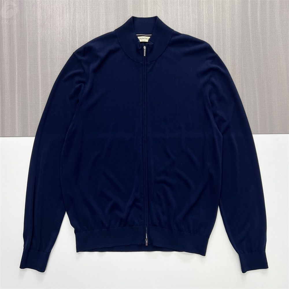 Мужская темно-синяя приталенная трикотажная куртка на молнии с воротником-стойкой на заказ и минималистичным дизайном