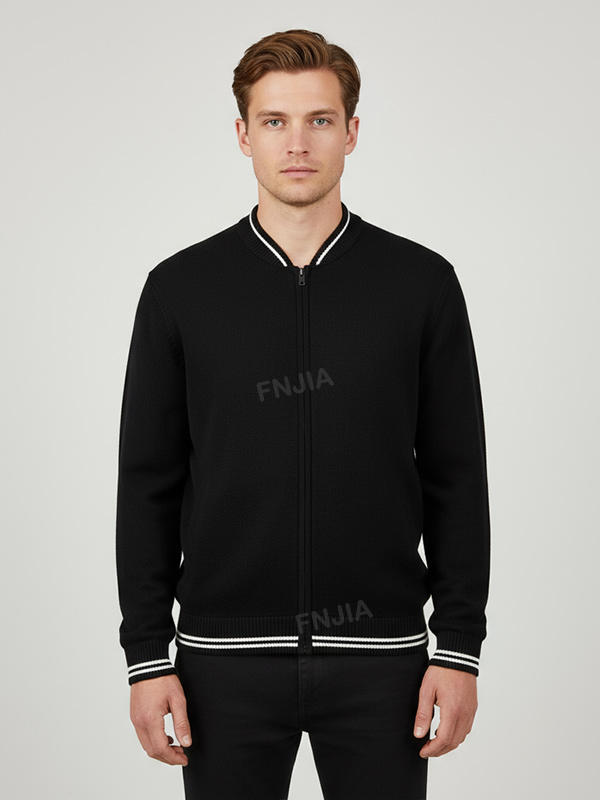 Мужская черная трикотажная куртка-бомбер с нестандартной отделкой в полоску