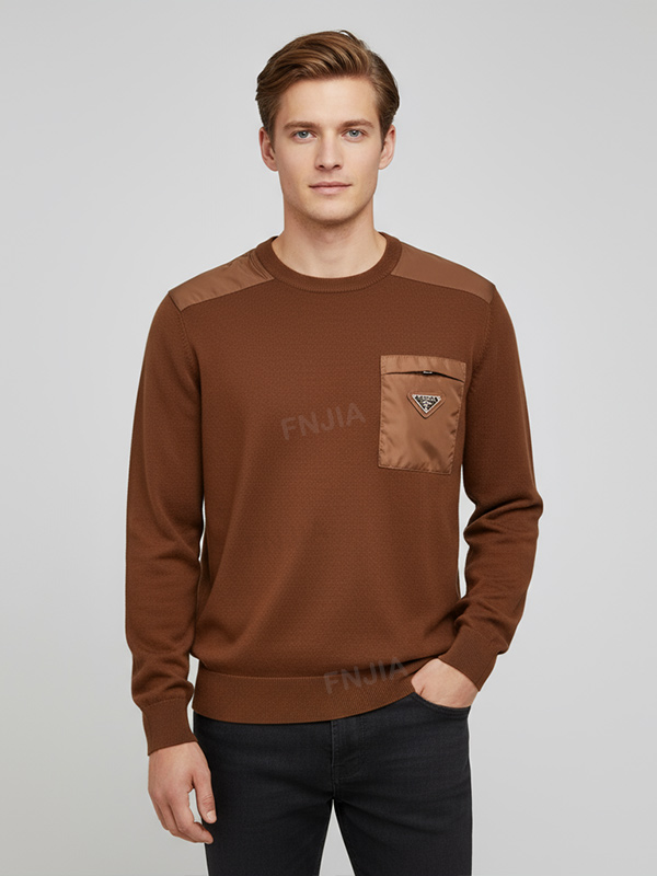 Мужской свитер с круглым вырезом из смешанного материала каштанового цвета с индивидуальными вставками и карманами