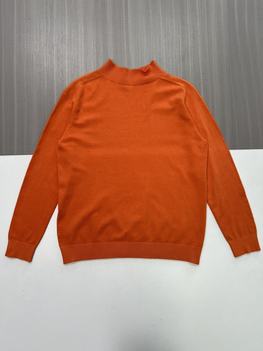 Мужской минималистичный вязаный свитер с имитацией шеи цвета жженого апельсина - Индивидуальный современный дизайн