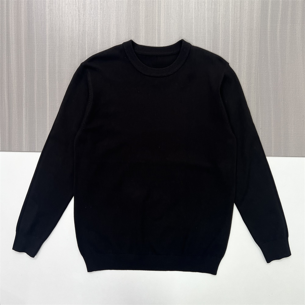 Мужской черный приталенный вязаный свитер с круглым вырезом - Индивидуальный минималистский дизайн