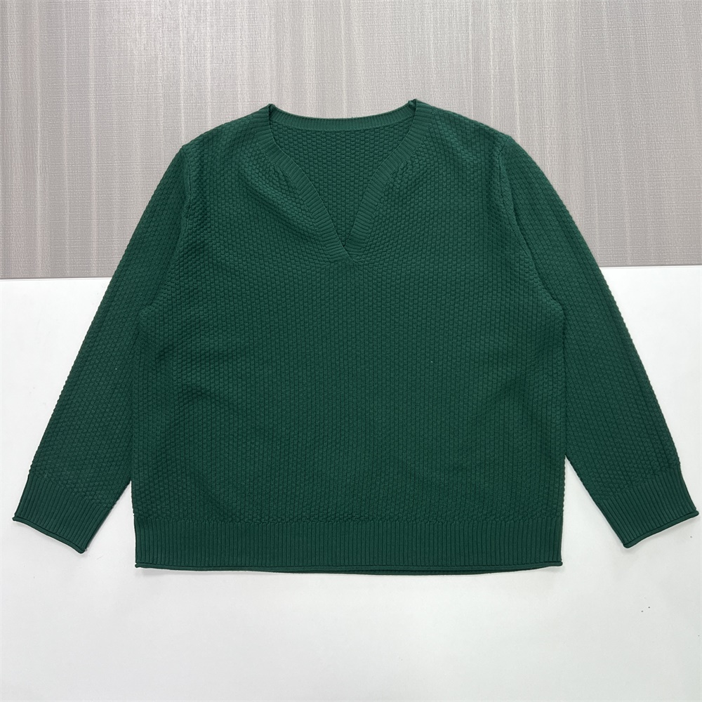 Мужской вязаный свитер с V-образным вырезом и текстурой цвета лесной зелени - Индивидуальный дизайн свободного кроя