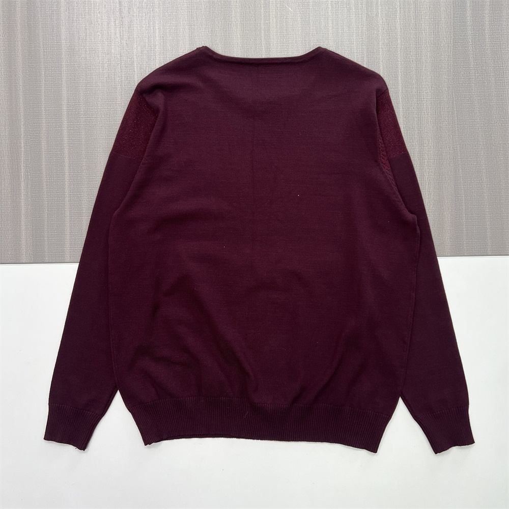 Мужской вязаный свитер с круглым вырезом и шевронами бордового цвета с текстурированным рисунком - Индивидуальный дизайн с тонким рисунком