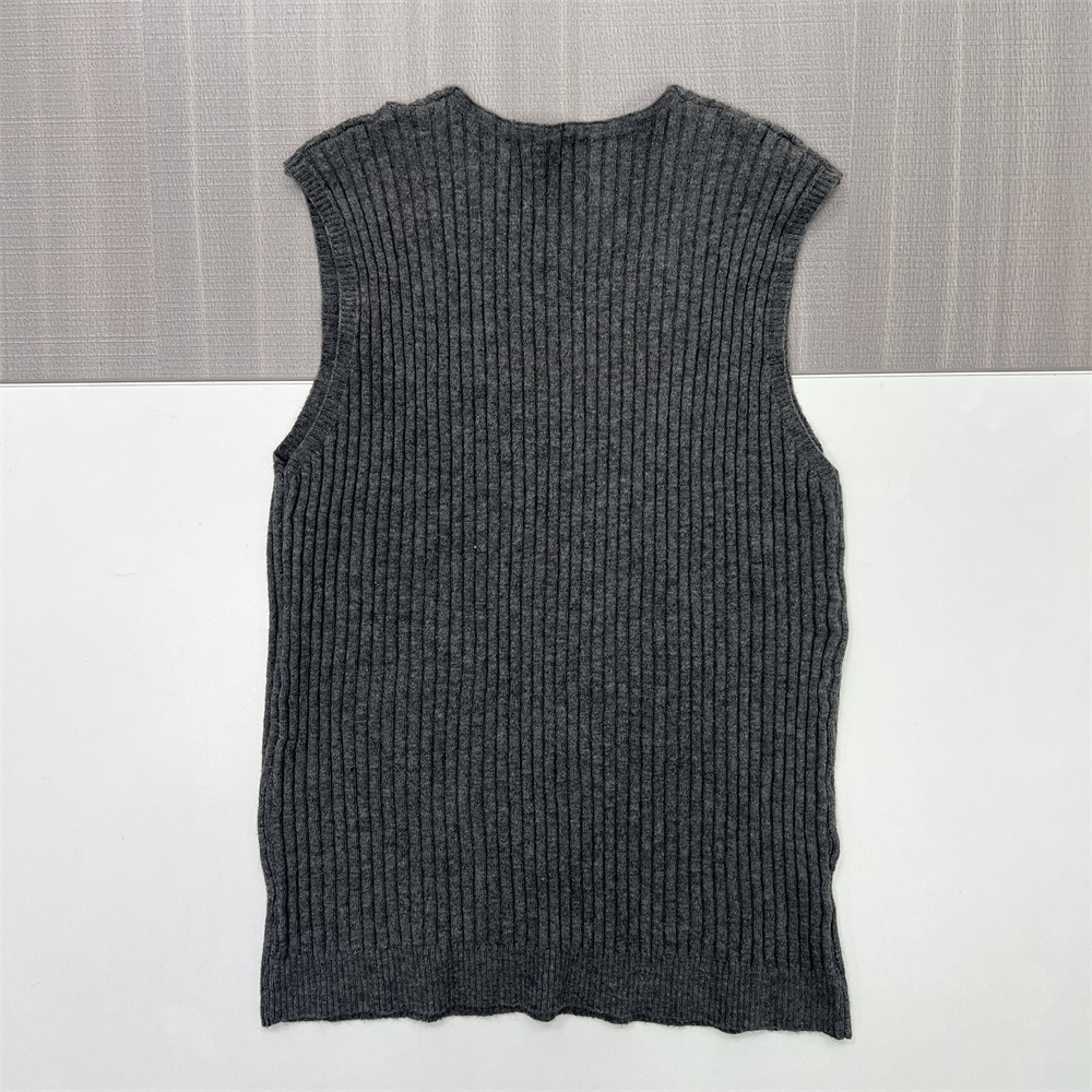 Женский вязаный жилет в рубчик цвета древесного угля с V-образным вырезом - индивидуальный элегантный многослойный дизайн