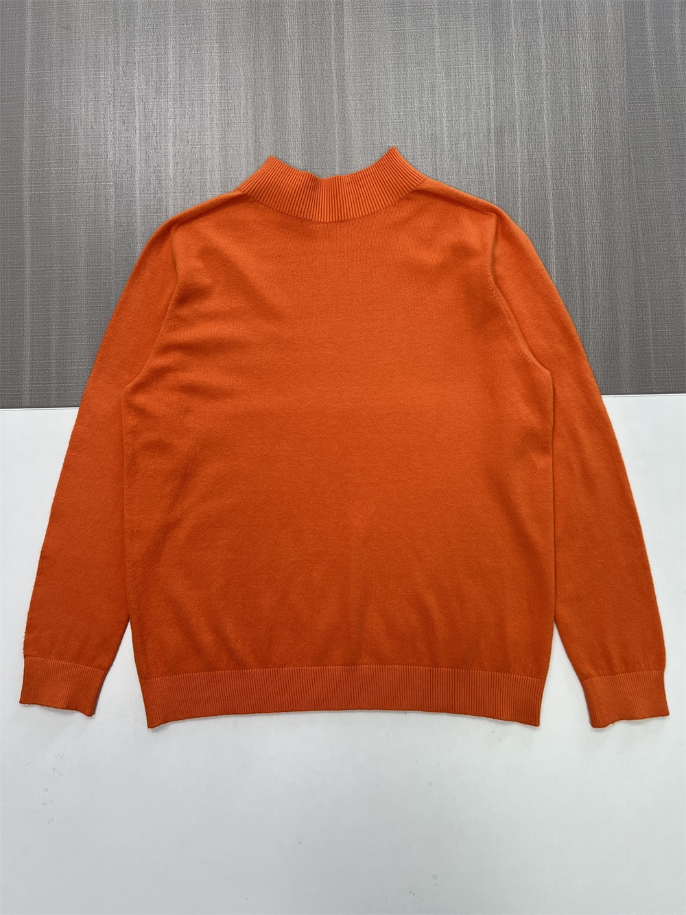 Мужской минималистичный вязаный свитер с имитацией шеи цвета жженого апельсина - Индивидуальный современный дизайн