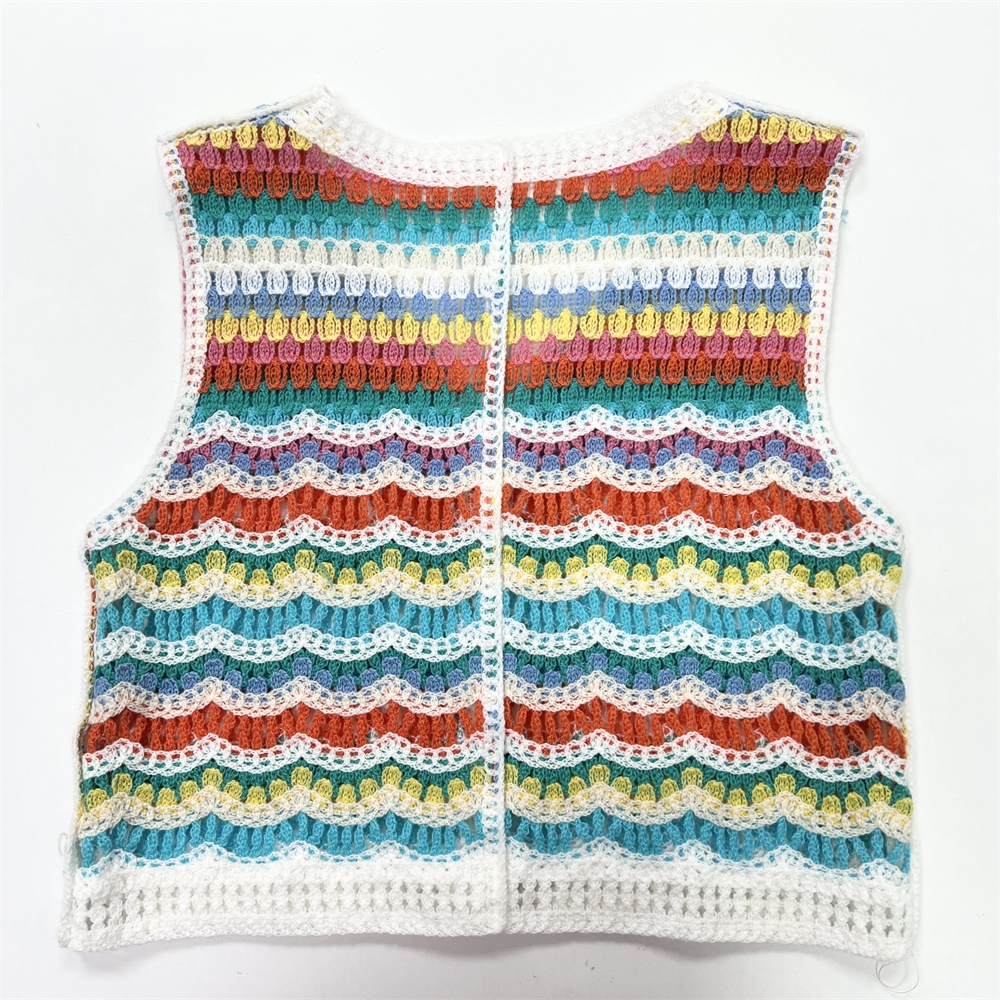 Женский вязаный крючком жилет без рукавов с радужным шевроном - индивидуальный ажурный дизайн в богемном стиле