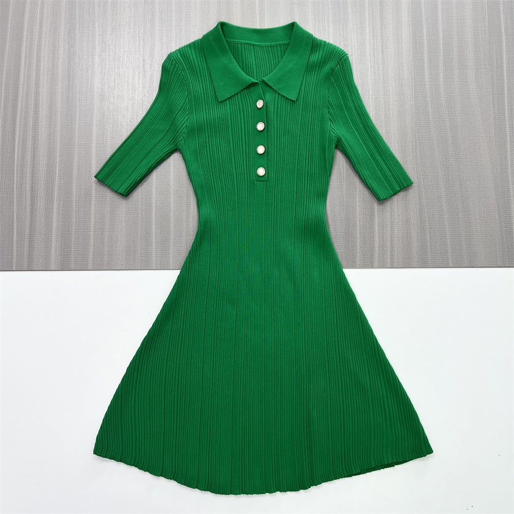 Женское изумрудно-зеленое миди-платье-поло в рубчик с воротником-стойкой - элегантный дизайн на заказ