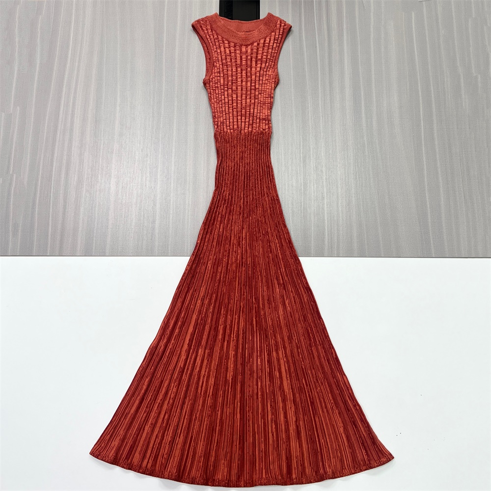 Женское макси-платье в рубчик без рукавов терракотового цвета с элегантным расклешенным дизайном на заказ