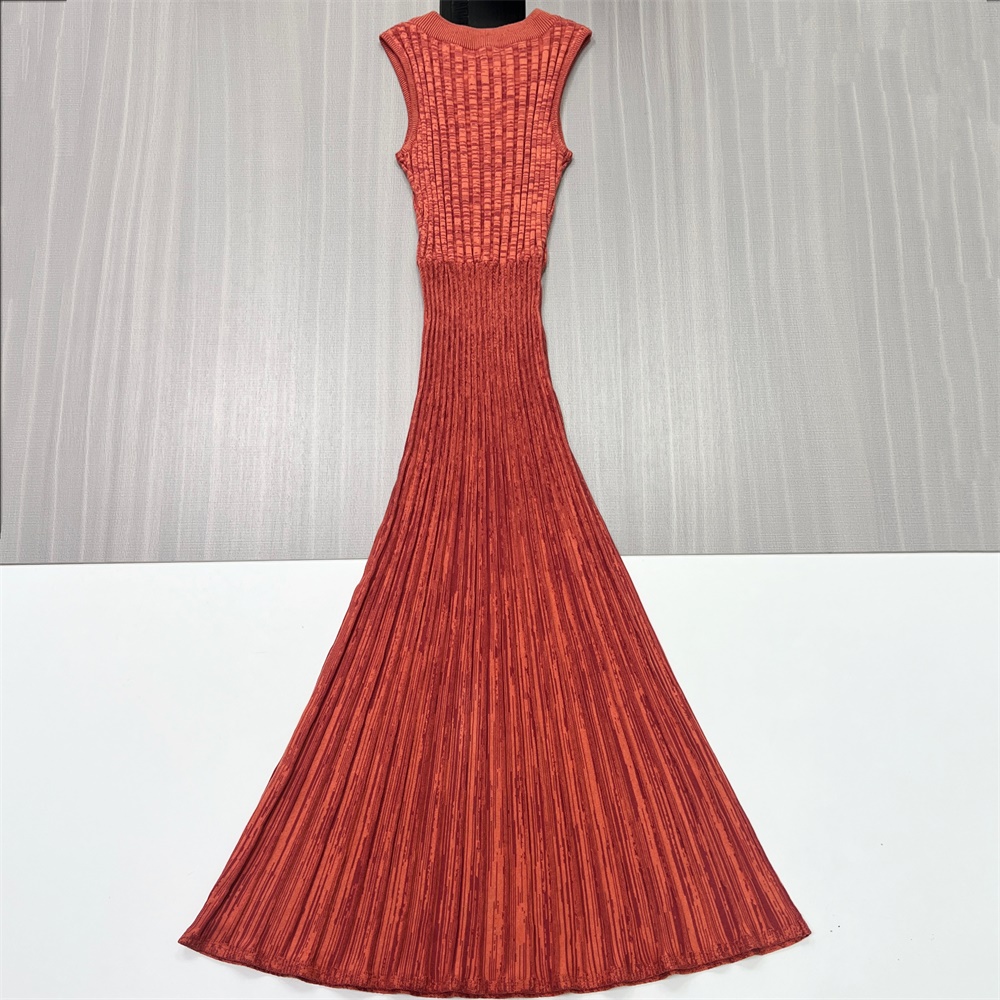 Женское макси-платье в рубчик без рукавов терракотового цвета с элегантным расклешенным дизайном на заказ