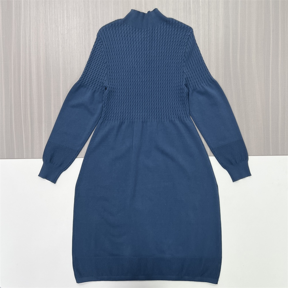 Женское темно-синее трикотажное платье миди с имитацией шеи - элегантный текстурированный дизайн на заказ