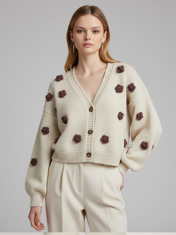 Женский кардиган цвета слоновой кости с V-образным вырезом и бордовыми 3D-цветочными украшениями - Игривая повседневная одежда на заказ