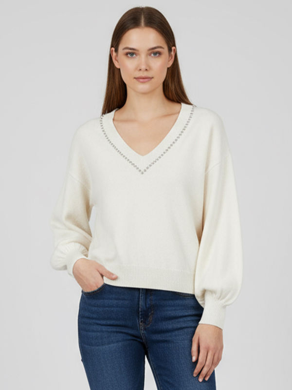 Женский свитер цвета слоновой кости с V-образным вырезом, отделкой шипами и пышными рукавами - Элегантная повседневная одежда на заказ