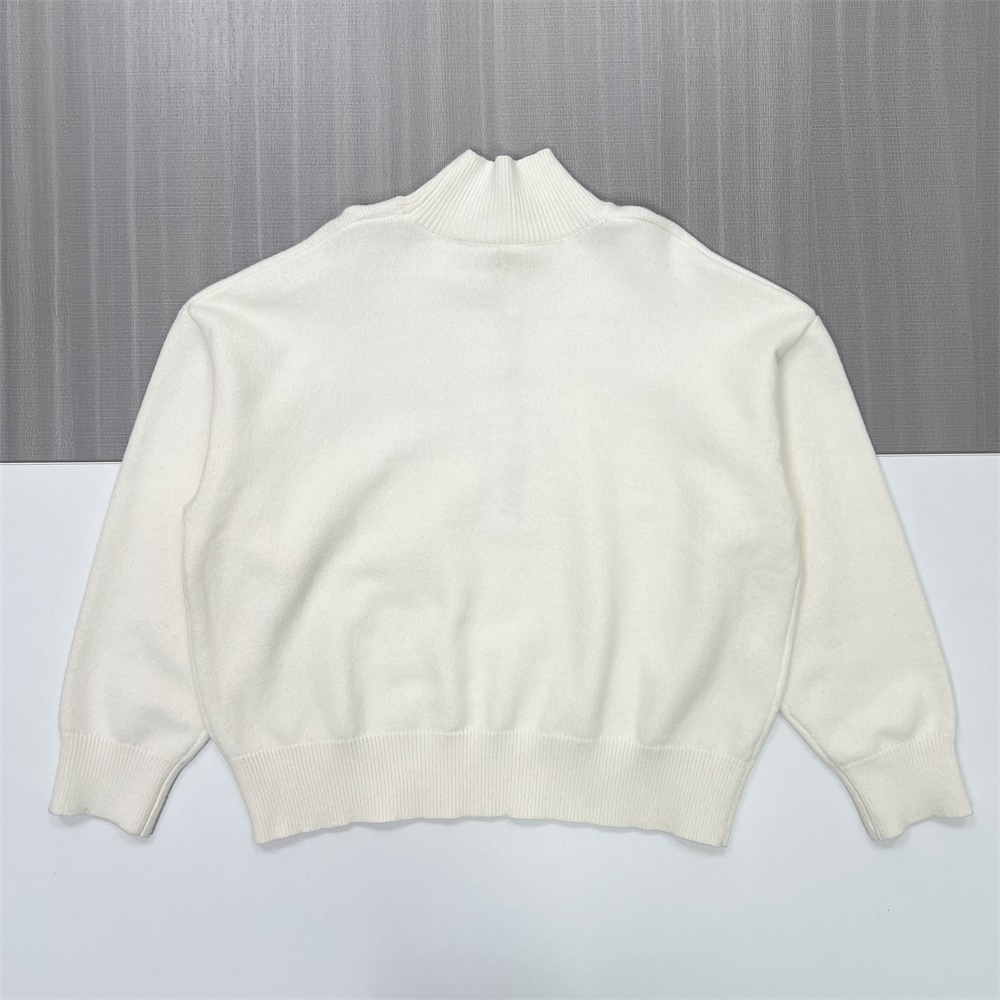 Женский свитер-водолазка оверсайз цвета слоновой кости с высоким воротом и пышными рукавами - удобная повседневная одежда на заказ