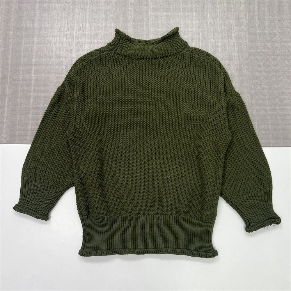 Женский свитер-водолазка оверсайз оливково-зеленого цвета с высоким воротом и вафельной текстурой - удобная текстурированная одежда на заказ