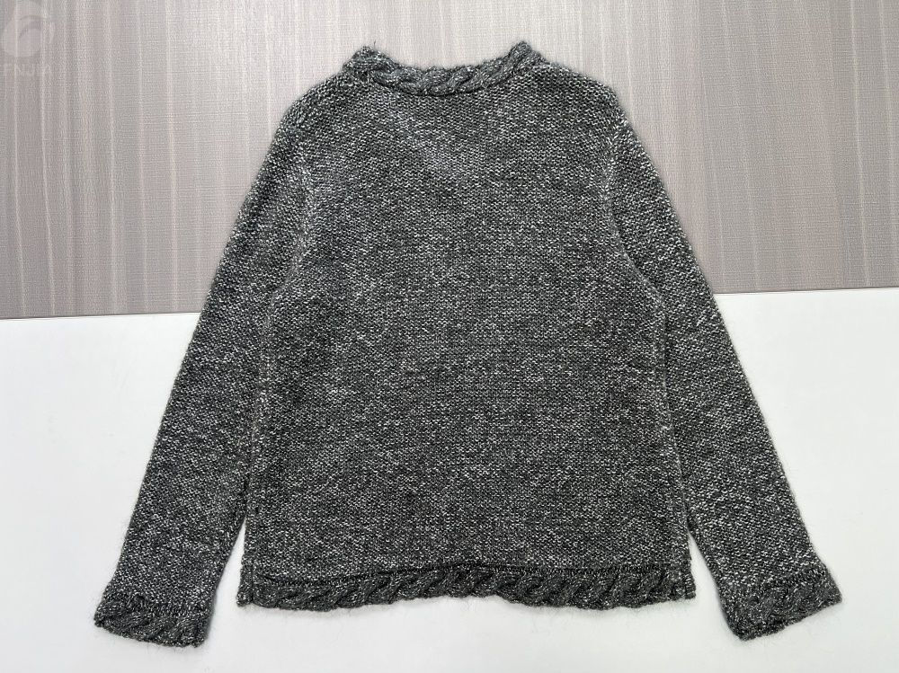 Женский кардиган вязаный крючком из вереска серого цвета с открытой передней частью и декоративным бантом и карманами