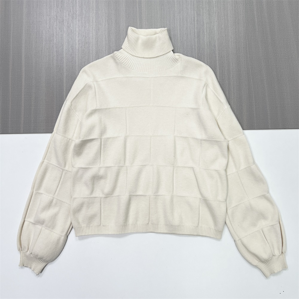 Женский свитер-водолазка оверсайз цвета слоновой кости с сетчатой текстурой - современная текстурированная одежда на заказ